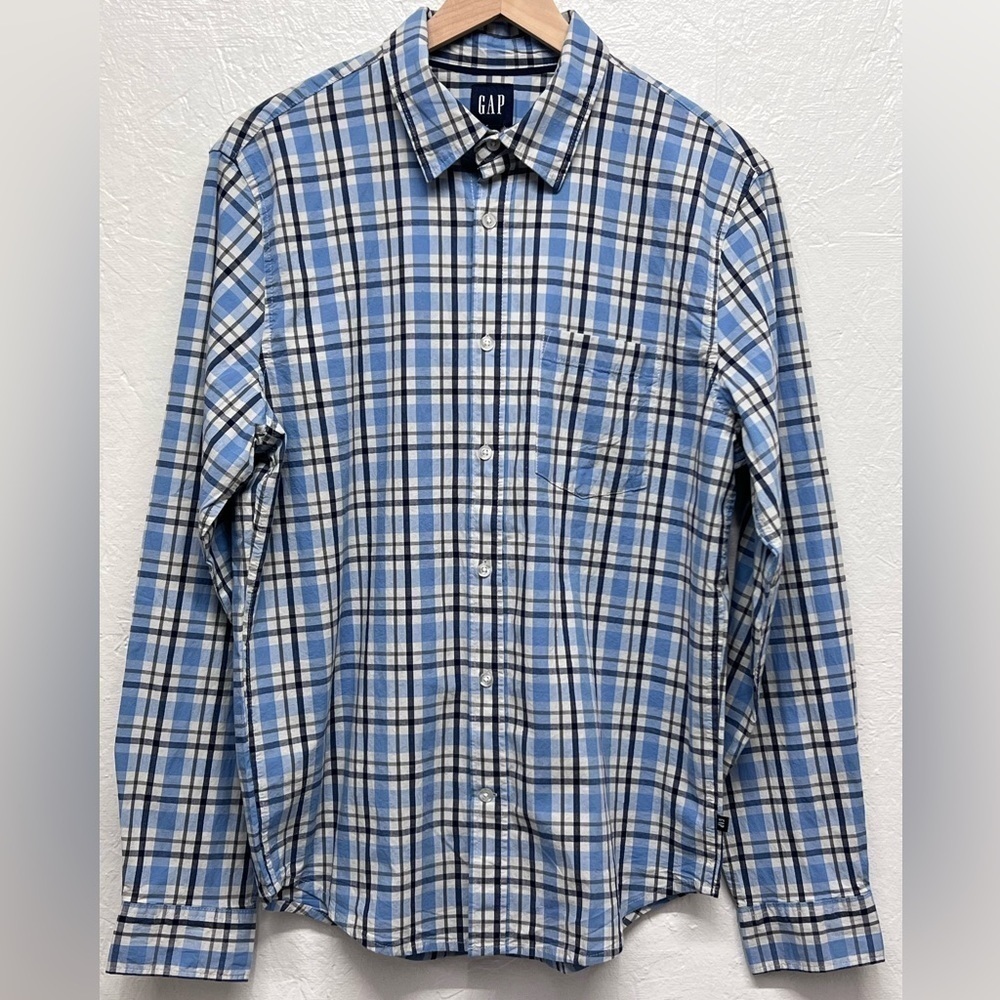 Gap Men's Lightweight Long Sleeve Button
Down Woven Shirt - S